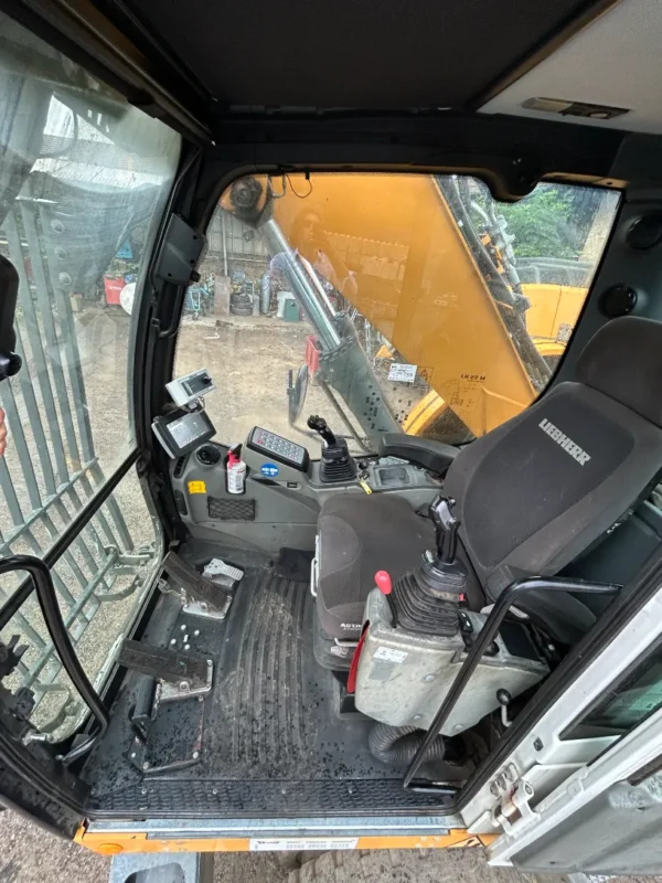 matériel tp occasion pelle sur pneus excavator liebherr gsc négoce
