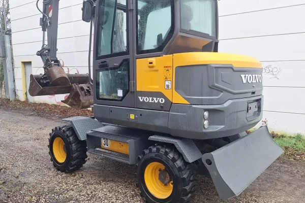 pelle sur pneus volvo EW600E